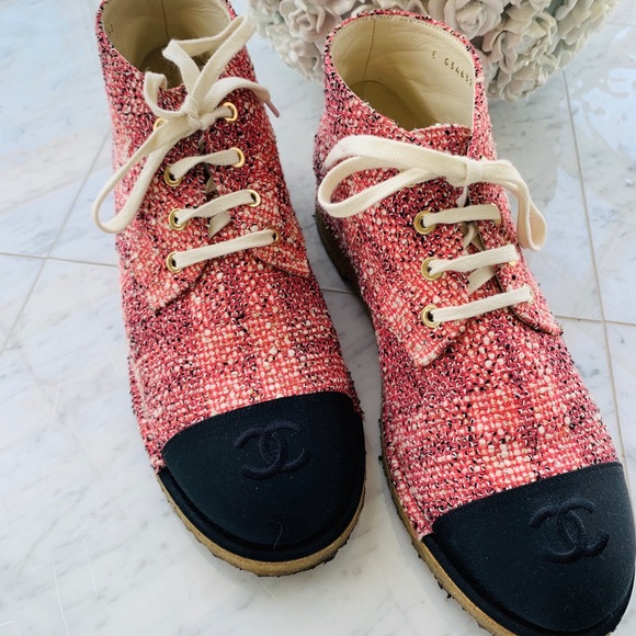 CHANEL Pink Tweed booties - Picture 2 of 2
